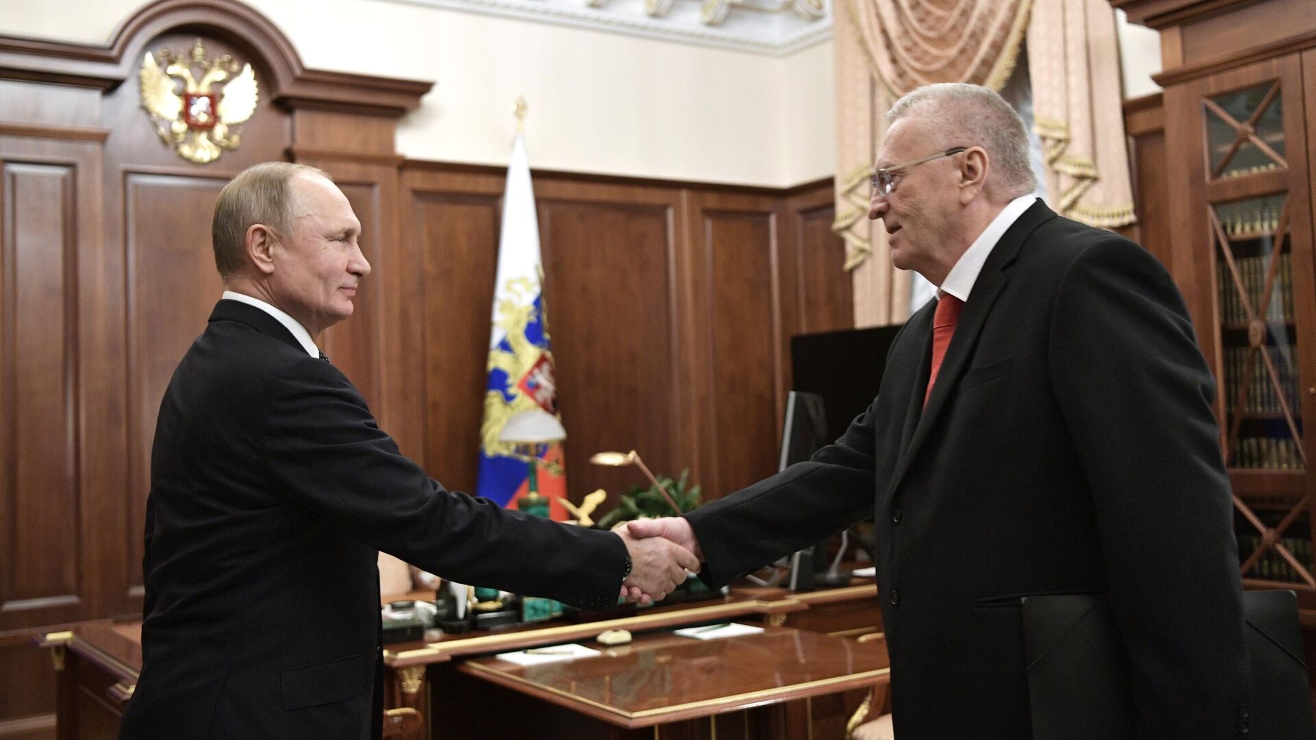 Путин и Жириновский во время встречи в 2019 году по случаю 30-летия ЛДПР